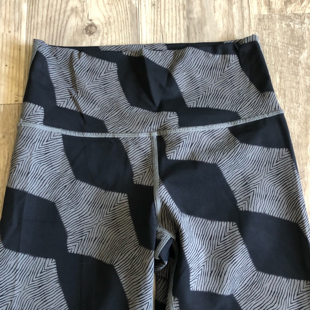 aerie Chill. Play. Move. Gray/Black Leggings. - Picture 3 of 10